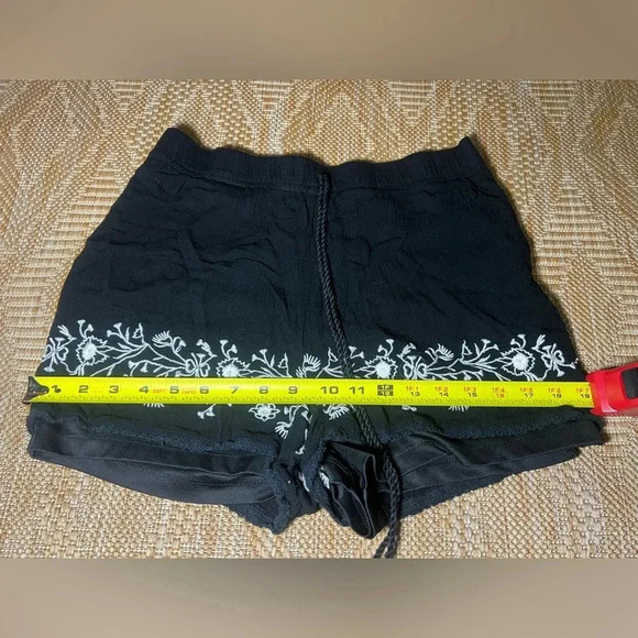 LA Hearts Pacsun Women's Black Shorts,White Embroidery,Lace Trim,Size M,Relaxed - Picture 9 of 10